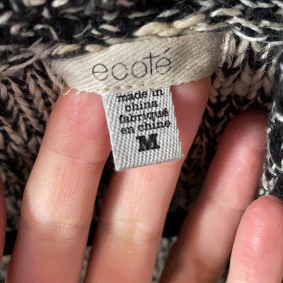 Open black and white sweater from urban outfitters - Picture 3 of 4